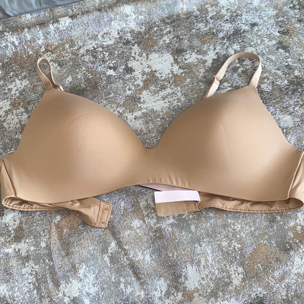 VICTORIA’S SECRET UNLINED T-SHIRT BRA
